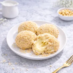 Bánh su kem custard tại Lala Cake