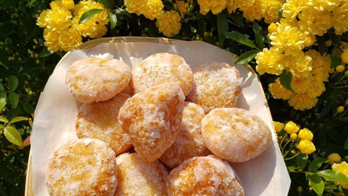 bánh rán miền Bắc tẩm đường vàng giòn hấp dẫn