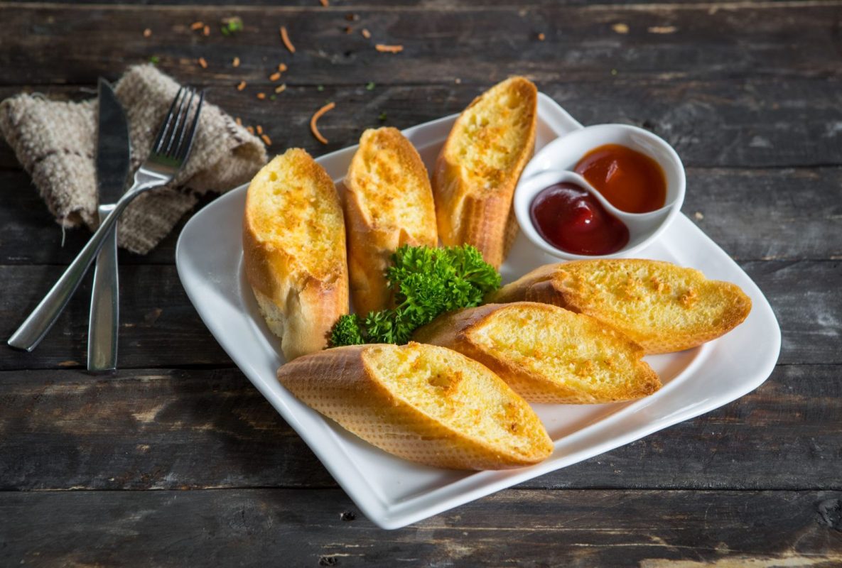 cách làm bánh mì bơ tỏi thơm ngon hấp dẫn